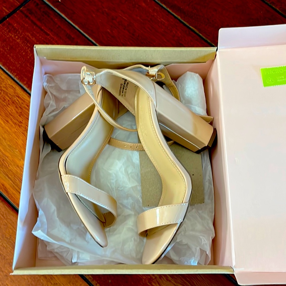 Beige classy heel shoes size 6 worn once to church